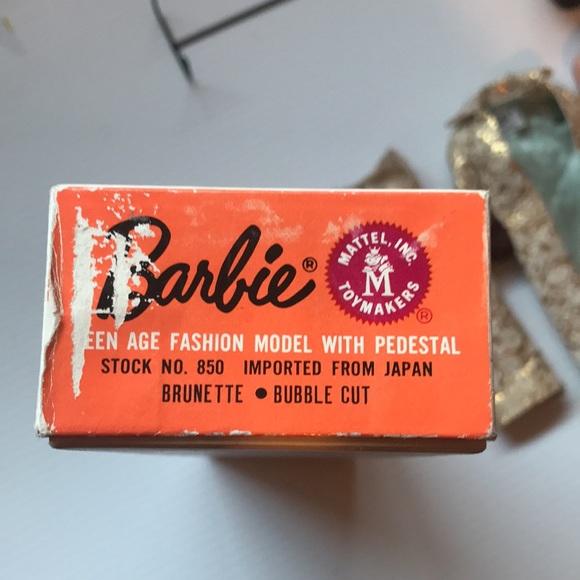 Vintage Barbie Doll bubble cut with Box & stand - Picture 16 of 16